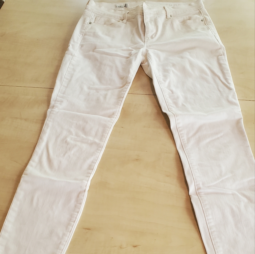 Gap 1969 white legging jean, size 27